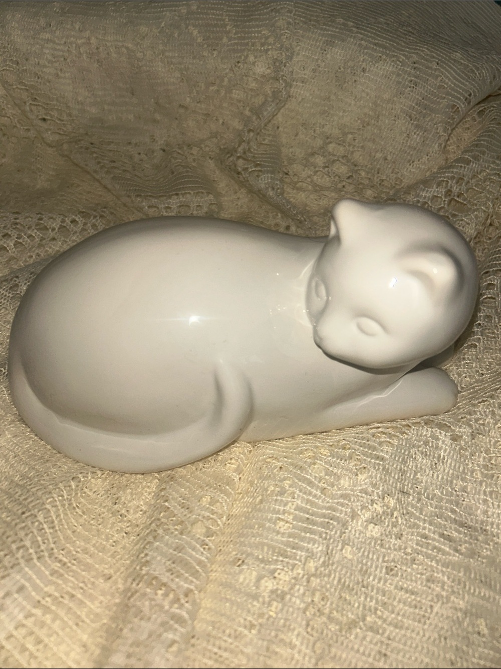 White Ceramic Cat Mid-century vintage